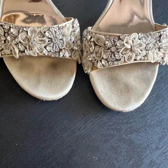 Badgley Mischka Finesse Ivory Heel - Picture 10 of 11